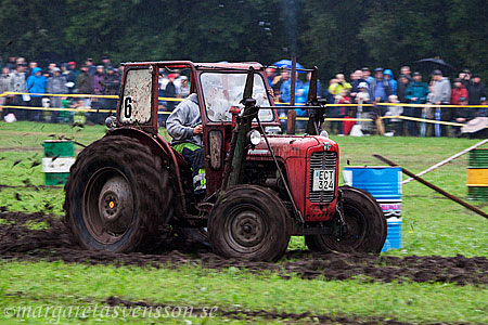 Massey Ferguson 35 p tractor racing